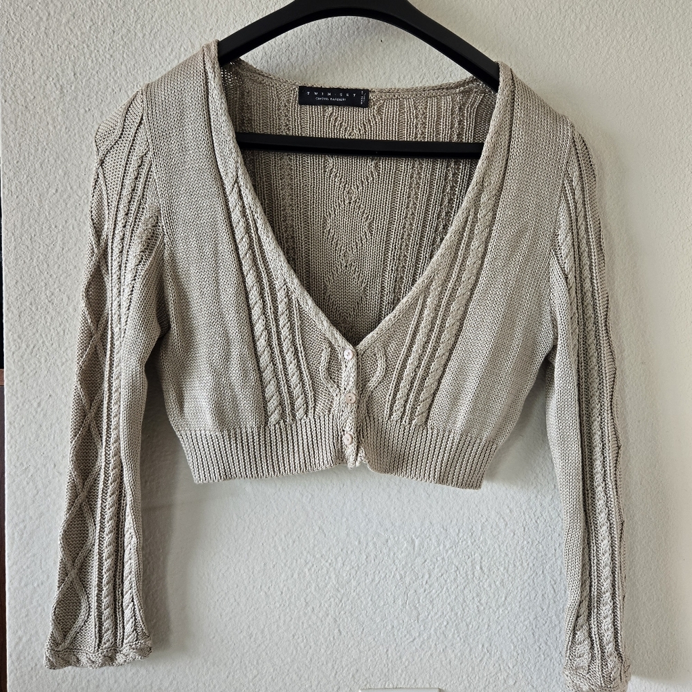 Zara Cream Cardigan with Deep V-Neck and Ribbed Sleeves